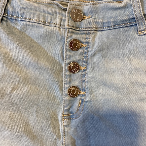 Sold! Denim shorts - Picture 2 of 7